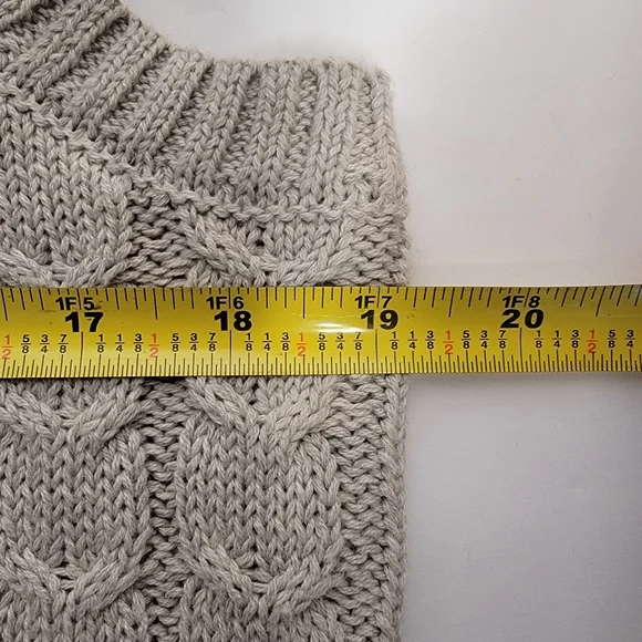 Cupcakes & Cashmere Gray Cotton blend Cable Knit V Neck High Low Sweater Vest - Picture 3 of 6